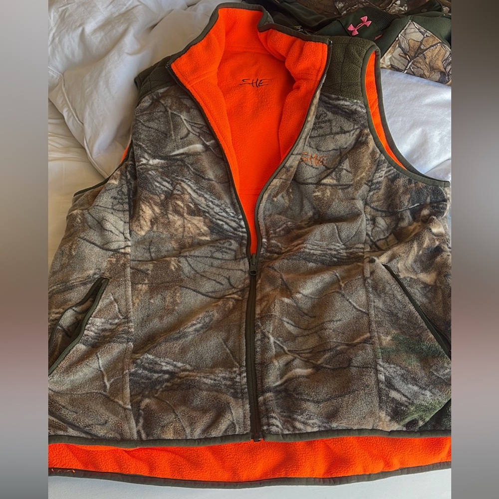 Reversible thick women’s hunting vest